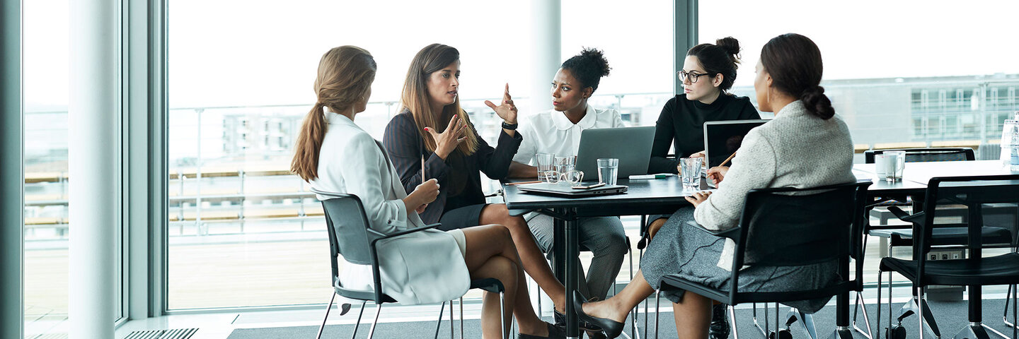 Business people in deep dialogue